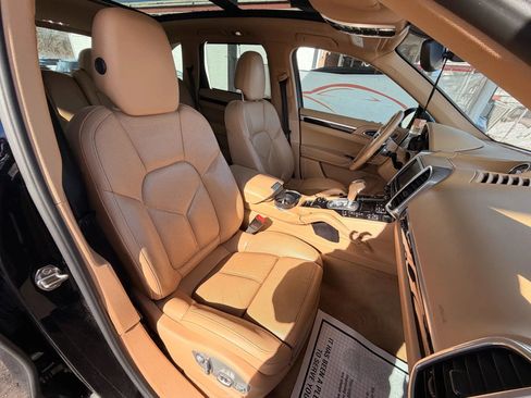 Used 2015 Porsche Cayenne S image 23