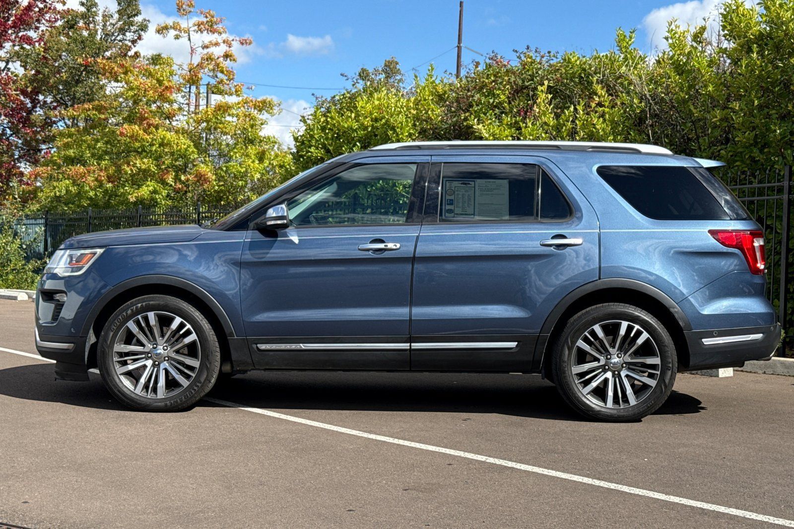 Used 2018 Ford Explorer Platinum AWD/4WD image 7
