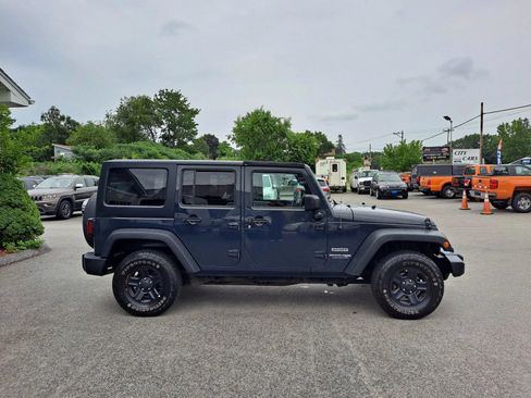 Used 2018 Jeep Wrangler Unlimited Sport w/ Connectivity Group AWD/4WD image 4