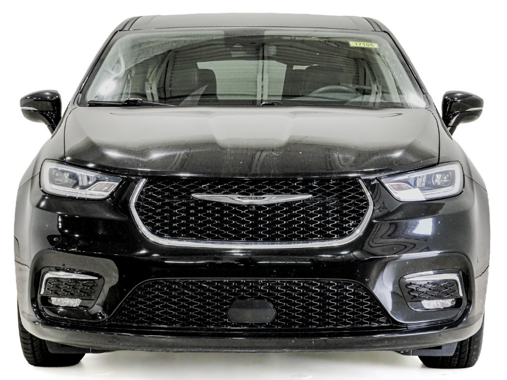 Used 2024 Chrysler Pacifica Touring-L FWD image 2
