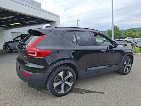 Certified 2023 Volvo XC40 B5 Plus w/ Climate Package AWD/4WD image 7