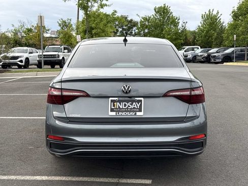 Used 2022 Volkswagen Jetta SE FWD image 4