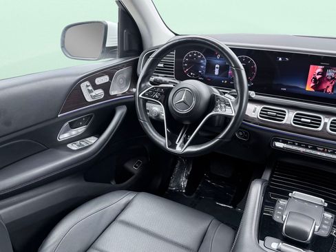 Used 2024 Mercedes-Benz GLS 450 4MATIC image 39