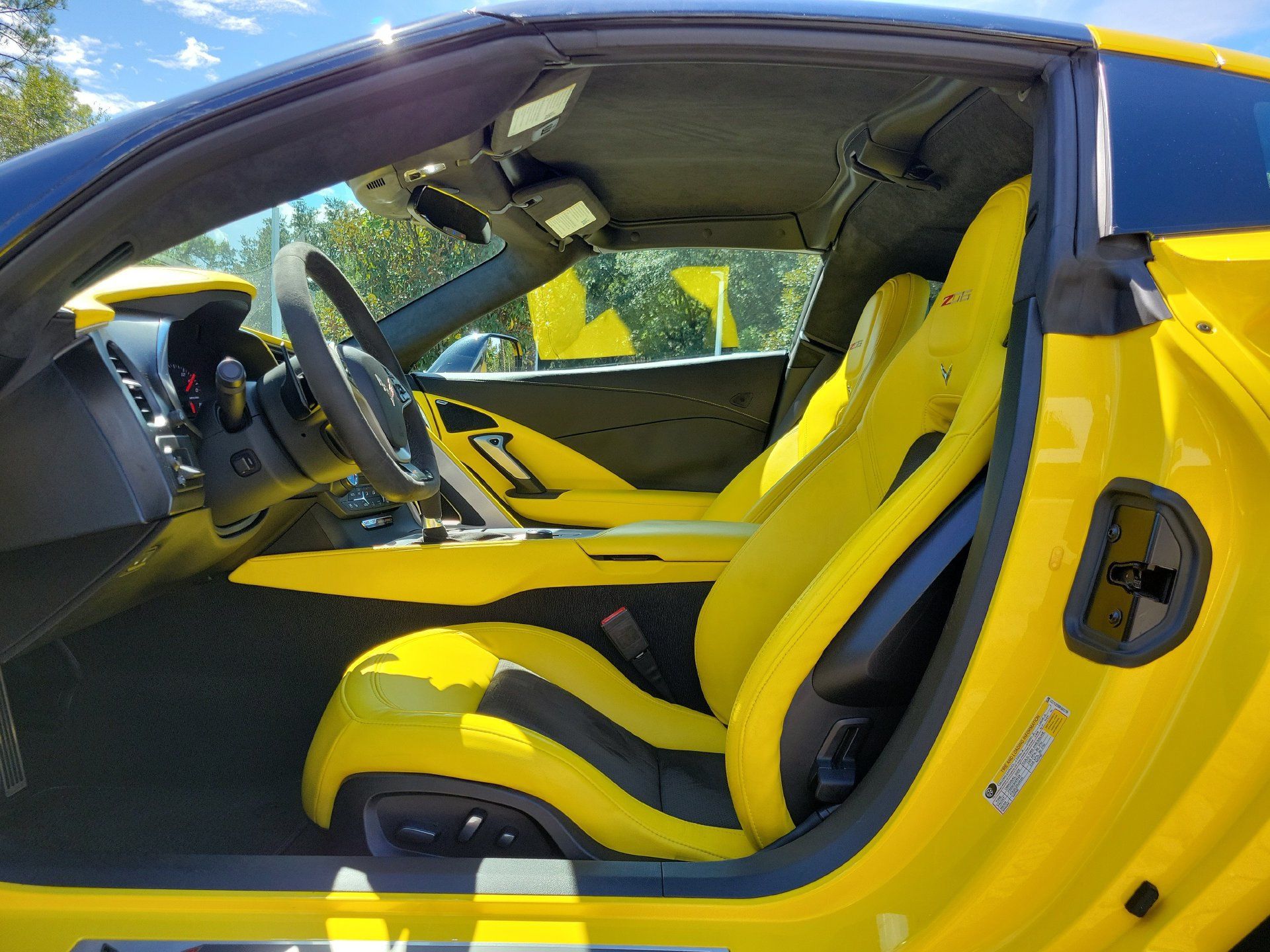 Used 2019 Chevrolet Corvette Z06 RWD image 23