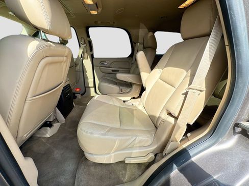Used 2014 Cadillac Escalade Luxury AWD/4WD image 29