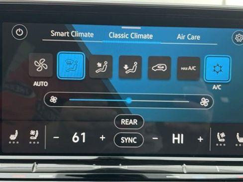 Used 2025 Volkswagen Atlas SE image 18