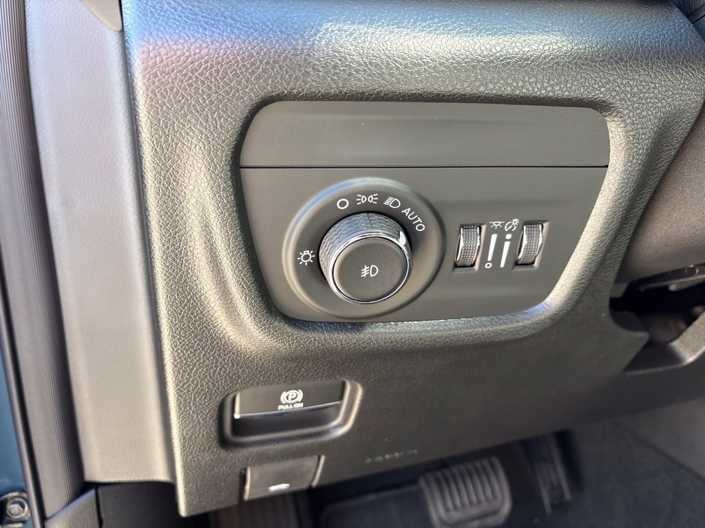 New 2027 Jeep Grand Cherokee Limited AWD/4WD image 12