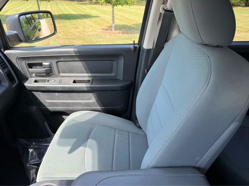 Used 2017 RAM 1500 Express AWD/4WD image 23