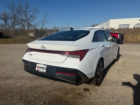 Used 2025 Hyundai Elantra SEL FWD image 9