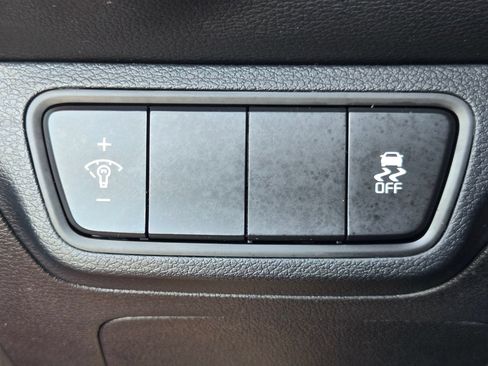 Used 2022 Kia Forte LXS FWD image 25