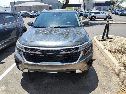 Certified 2025 Kia Seltos EX w/ EX Sunroof Package FWD image 4
