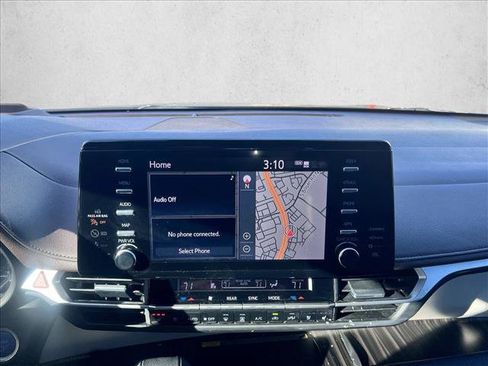 Certified 2023 Toyota Sienna Platinum image 13