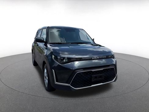Used 2025 Kia Soul LX w/ LX Technology Package FWD image 3
