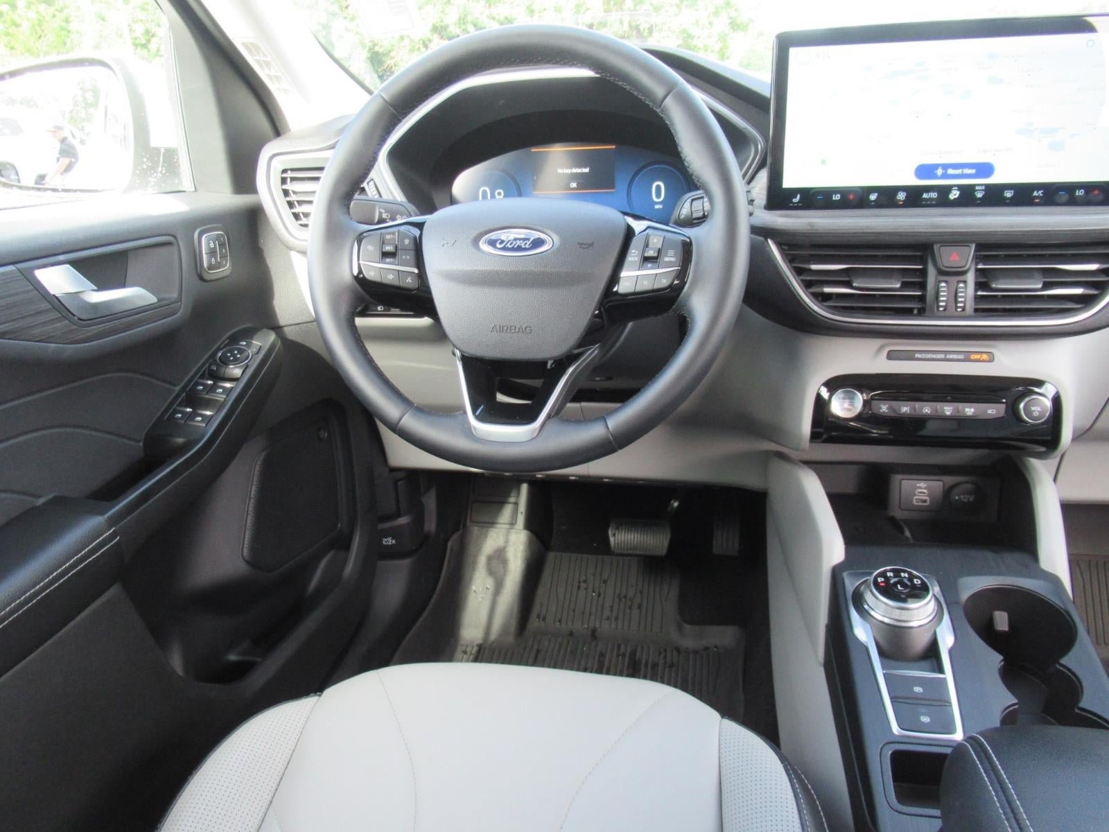 Used 2025 Ford Escape Platinum w/ Premium Technology Package AWD/4WD image 13