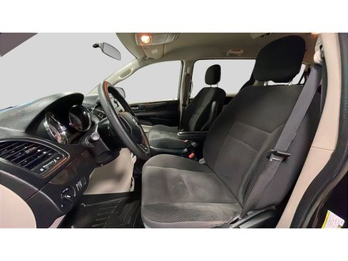 Used 2017 Dodge Grand Caravan SE FWD image 12