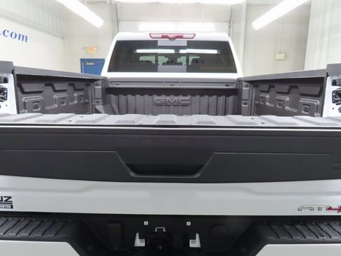 Used 2026 GMC Sierra 2500 AT4 image 41