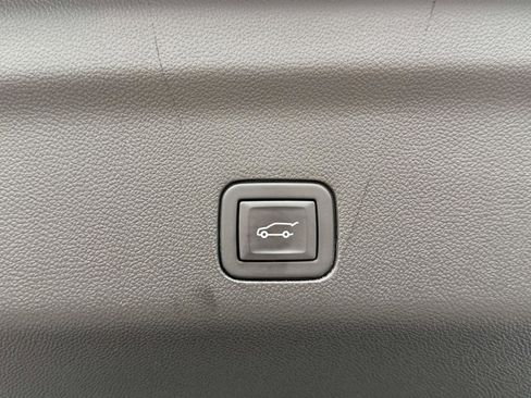 Certified 2024 Chevrolet Suburban Premier AWD/4WD image 8