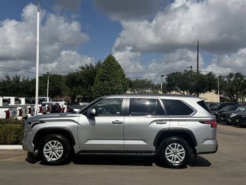 Certified 2025 Toyota Sequoia SR5 AWD/4WD image 4