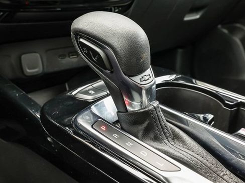 Used 2025 Chevrolet Trax LT FWD image 24