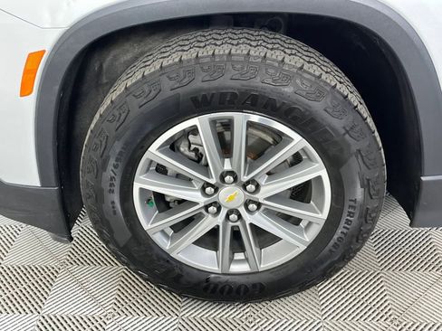 Used 2022 Chevrolet Traverse LT image 8