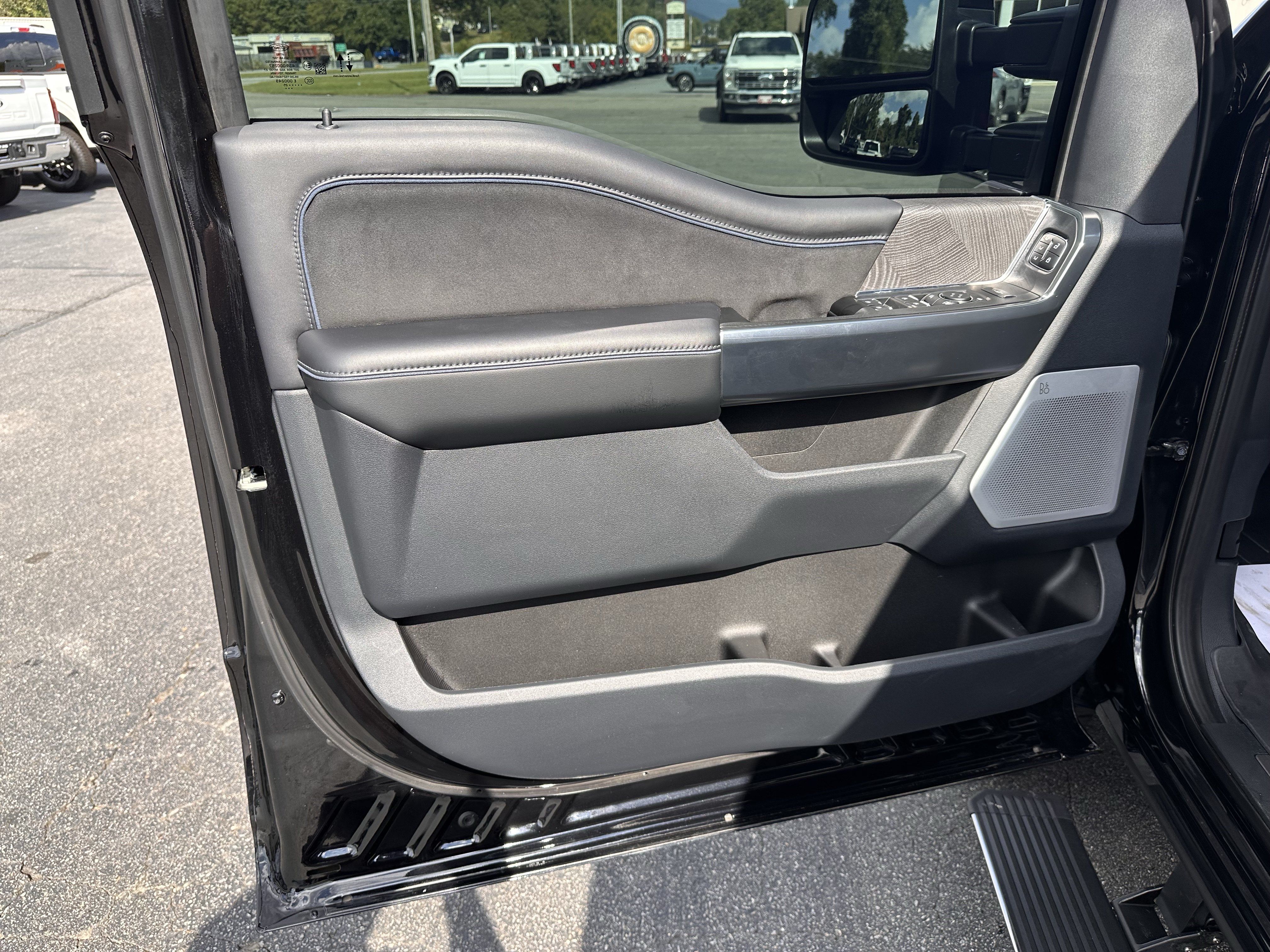 Certified 2025 Ford F250 Platinum AWD/4WD image 11