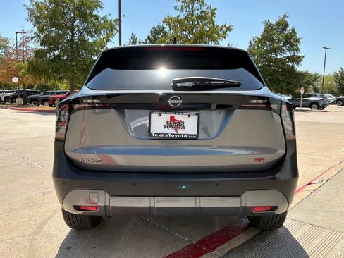 Used 2026 Nissan Kicks SR FWD image 7