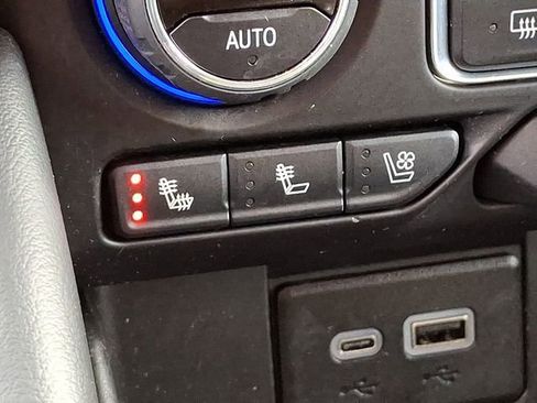 Used 2024 Chevrolet Suburban Premier image 30