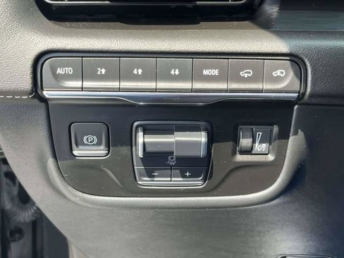 Used 2023 Cadillac Escalade Premium Luxury w/ Performance Package AWD/4WD image 23