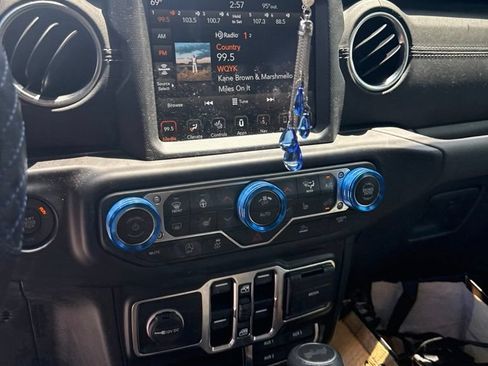 Used 2022 Jeep Wrangler Unlimited Sahara w/ LED Lighting Group AWD/4WD image 14