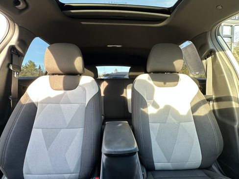 Used 2024 Chevrolet Trax RS w/ Sunroof Package FWD image 20