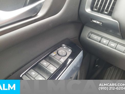Used 2025 Nissan Pathfinder SL AWD/4WD image 31