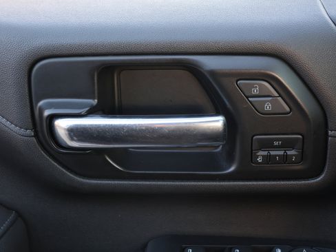 Used 2022 Chevrolet Silverado 2500 LTZ w/ LTZ Convenience Package image 13