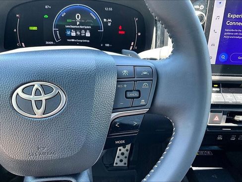 Used 2025 Toyota Camry SE w/ Multimedia Upgrade Package FWD image 22