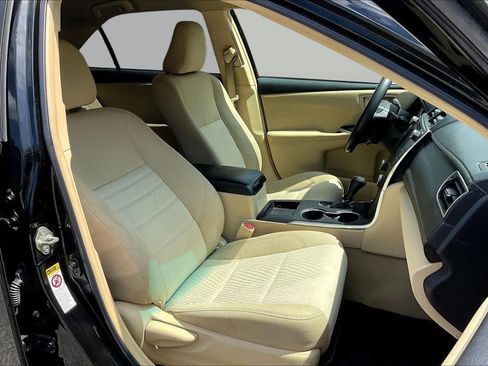 Used 2015 Toyota Camry LE FWD image 9