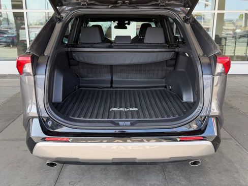 Certified 2022 Toyota RAV4 SE w/ Convenience Package AWD/4WD image 16