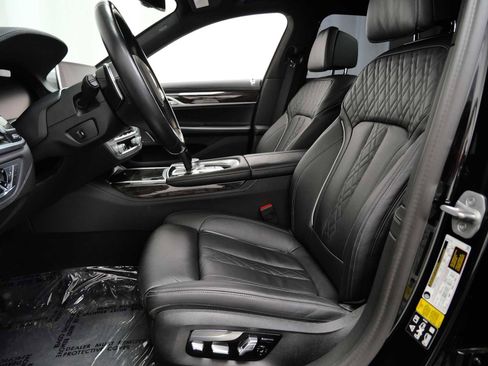 Used 2022 BMW 750i xDrive w/ M Sport Package image 20