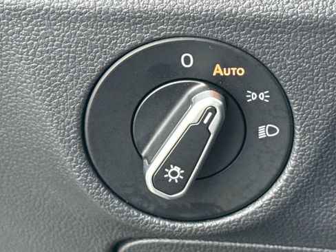 Certified 2024 Volkswagen Jetta SE w/ Panoramic Sunroof Package image 29