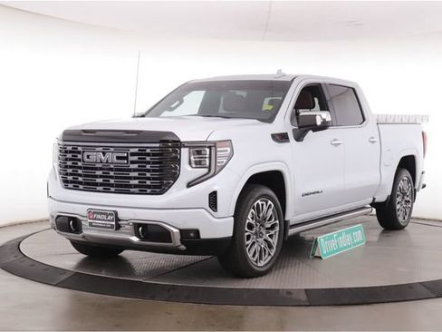 Used 2026 GMC Sierra 1500 Denali Ultimate w/ LPO, Black Badging Package AWD/4WD image 10