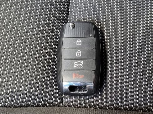 Used 2017 Kia Forte LX image 32