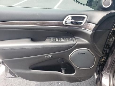 Used 2018 Jeep Grand Cherokee Overland AWD/4WD image 11