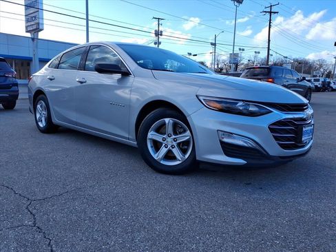 Used 2021 Chevrolet Malibu LS image 2