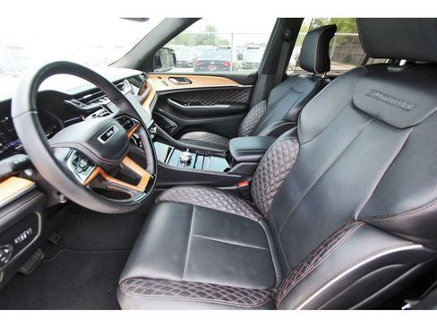 Used 2023 Jeep Grand Cherokee Summit AWD/4WD image 15