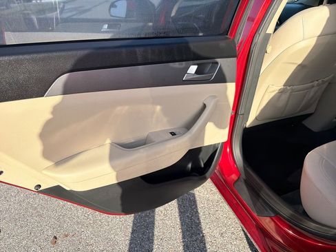 Used 2015 Hyundai Sonata SE w/ Cargo Package image 18