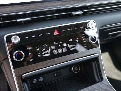 New 2025 Genesis GV80 2.5T Prestige image 16