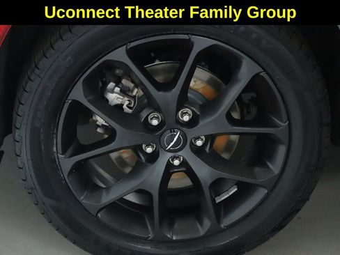 Used 2021 Chrysler Pacifica Touring-L w/ Uconnect Theater Family Group image 12