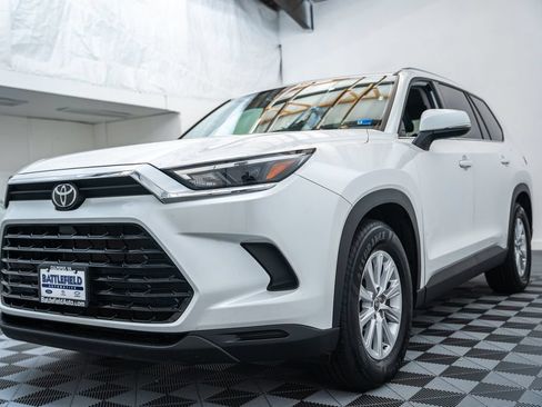 Certified 2025 Toyota Grand Highlander AWD image 3
