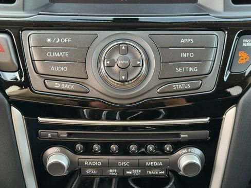Used 2020 Nissan Pathfinder S FWD image 25