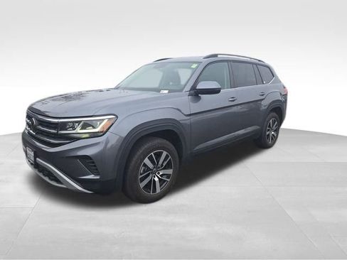 Used 2023 Volkswagen Atlas SE image 3