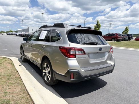 Used 2018 Subaru Outback 2.5i Limited AWD/4WD image 6