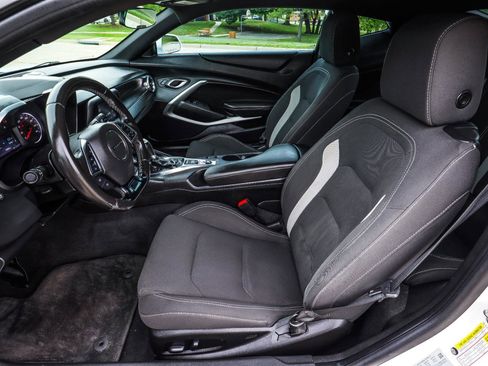 Used 2018 Chevrolet Camaro LT RWD image 31
